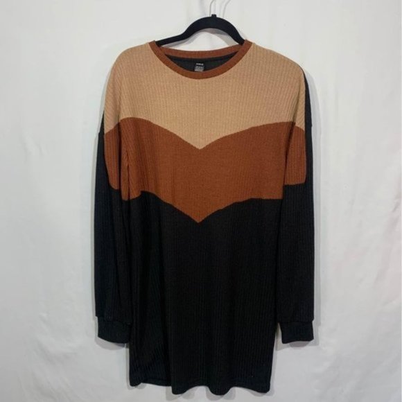 Womans tunic. Shein brand. Size L. Crew neck. Geometry design. Stretchy. - Picture 1 of 8